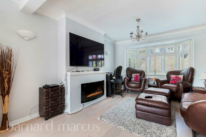 3 Bedroom Semi-Detached House To Rent In Hyde Road, South Croydon, CR2