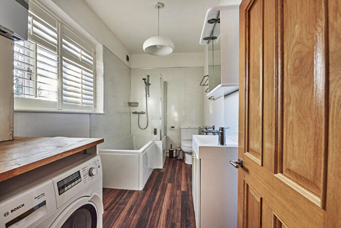 2 Bedroom Apartment To Rent In Beaconsfield Road, St Albans, Hertfordshire, AL1