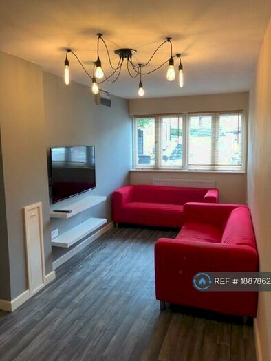 4 Bedroom Semi-Detached House To Rent In Radcliffe Mount, Nottingham, NG2