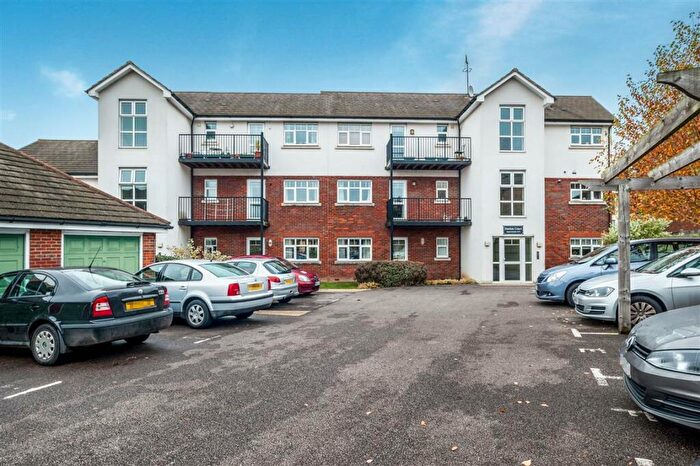 1 Bedroom Flat To Rent In Hawkes Court, Chesham, HP5