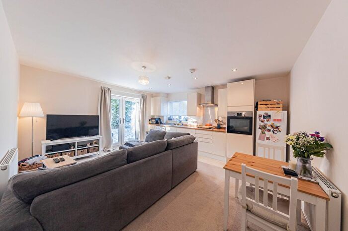 2 Bedroom Flat For Sale In Glazebrook Meadows, Glazebrook, WA3