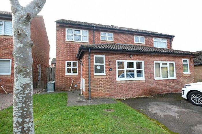 4 Bedroom Semi-Detached House For Sale In Rosewood Gardens, Marchwood, Southampton, SO40