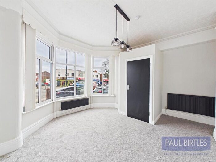 3 Bedroom Flat To Rent In Flixton Road, Urmston, Trafford, M41