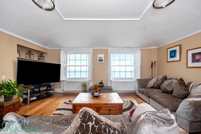 2 Bedroom Flat For Sale In Marine Parade, Brighton, BN2