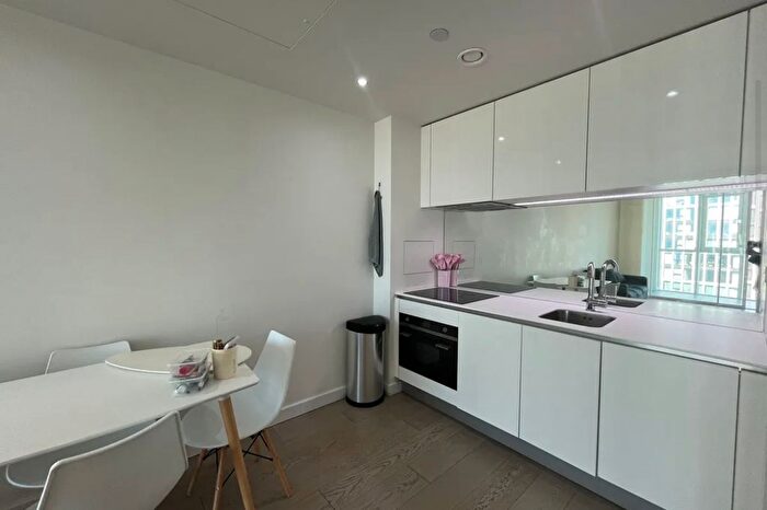 1 Bedroom Flat For Sale In Wandsworth Road, London, SW8