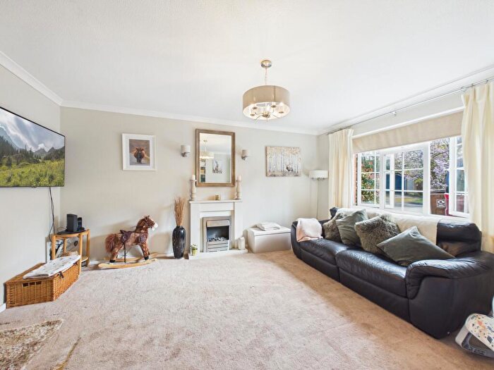 4 Bedroom Detached House For Sale In Winchfield Gardens, Tadley, RG26