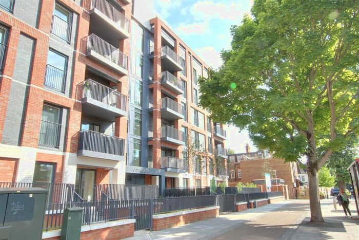 2 Bedroom Flat To Rent In Green Lanes, London, N21
