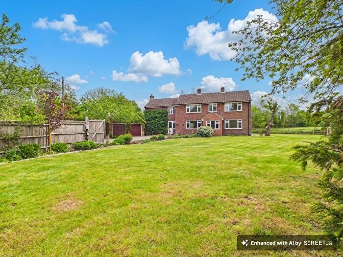 5 Bedroom Detached House For Sale In Spanish Green, Stratfield Turgis, RG27