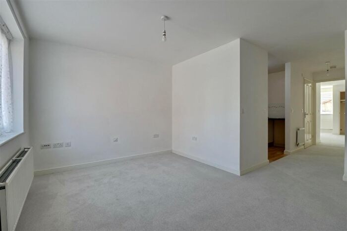 1 Bedroom Flat For Sale In Little Hackets, Havant, PO9
