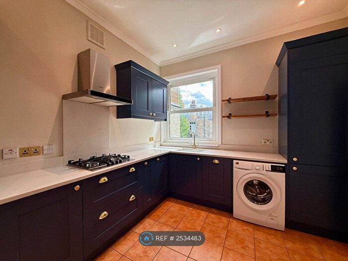 2 Bedroom Flat To Rent In Amesbury Avenue, London, SW2