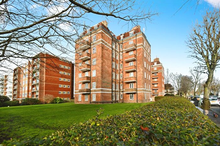 2 Bedroom Flat For Sale In New Church Road, Hove, BN3