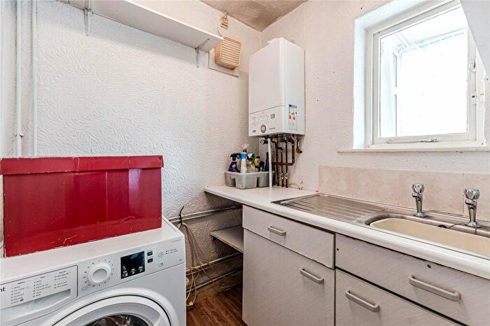 1 Bedroom Bungalow For Sale In Vesper Gardens, Kirkstall, Leeds, LS5