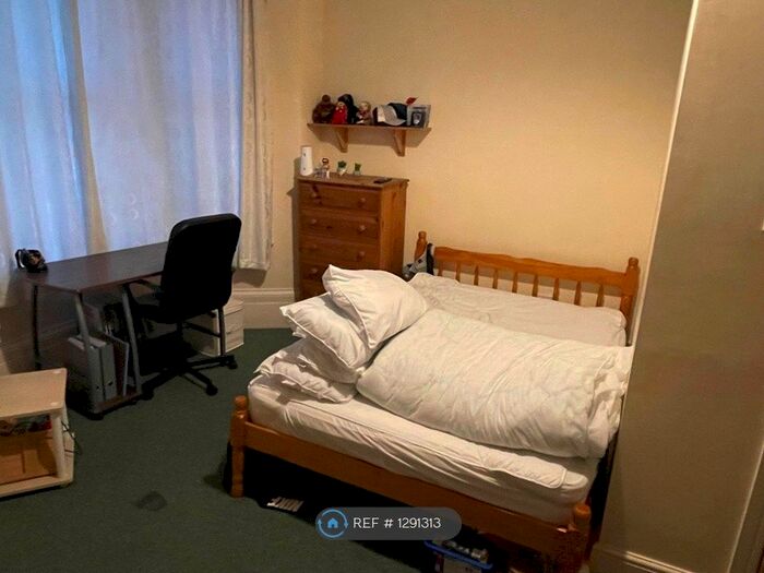 5 Bedroom Flat To Rent In Pevensey Road, Eastbourne BN21