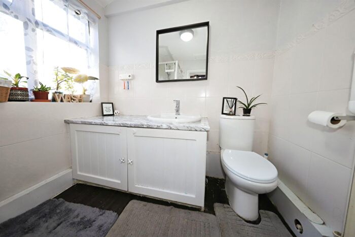 2 Bedroom Detached House For Sale In Bushbury Road, Fallings Park, Wolverhampton, WV10