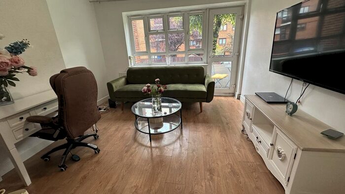 4 Bedroom Flat To Rent In Browning House, Stoke Newington, N16