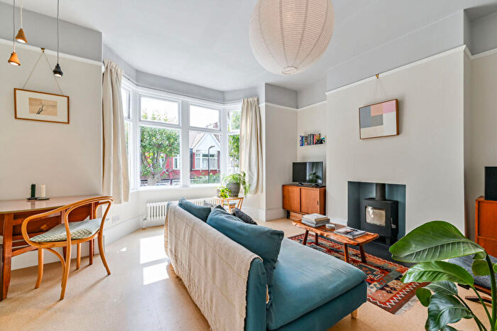 2 Bedroom Flat For Sale In Cleveleys Road, Clapton, , Clapton, London, E5