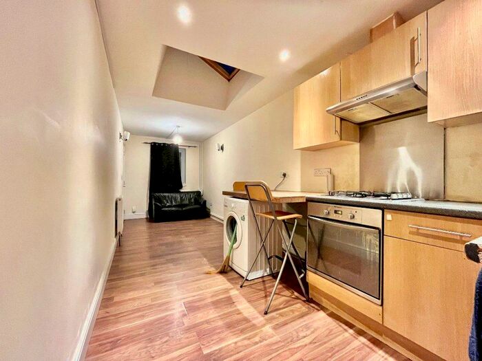 1 Bedroom Flat To Rent In Arundel Drive, Harrow, Middlesex, HA2