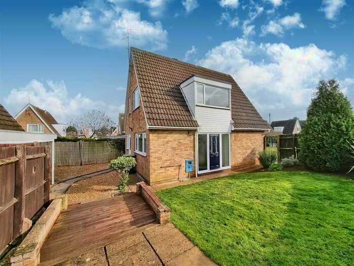 3 Bedroom Detached House To Rent In Glenfield Close, Rushden, Northants, NN10