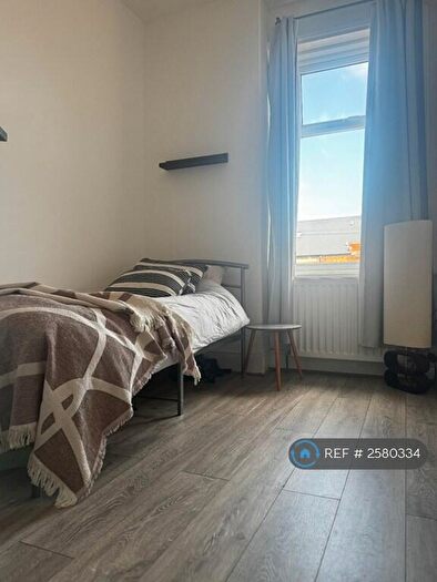 3 Bedroom Flat To Rent In Simonside Terrace, Newcastle Upon Tyne, NE6