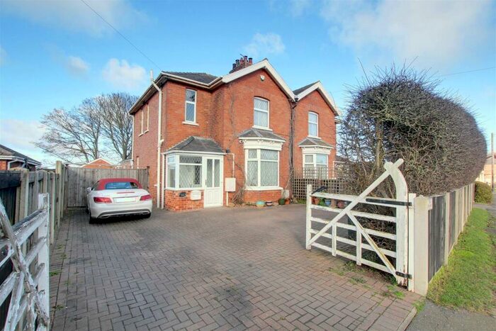 4 Bedroom Semi-Detached House For Sale In Strubby Road, Maltby Le Marsh, Alford, LN13