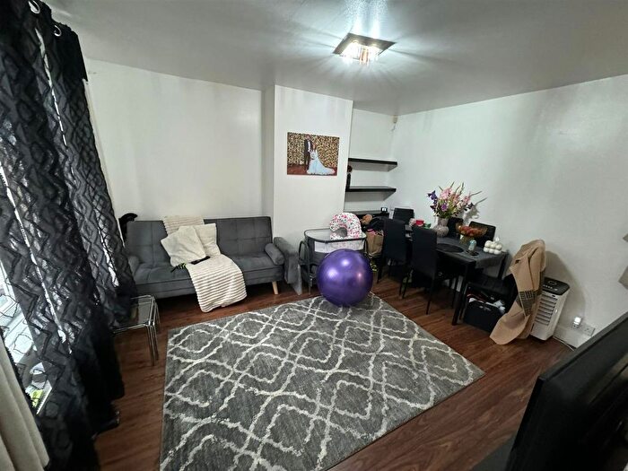 1 Bedroom Flat To Rent In Milling Road, Burnt Oak, Edgware, HA8