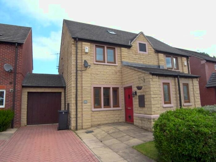 3 Bedroom Town House To Rent In Swallow Drive, Pool In Wharfedale, Otley LS21