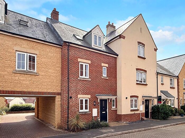 3 Bedroom Terraced House For Sale In Wearn Road, Faringdon, SN7