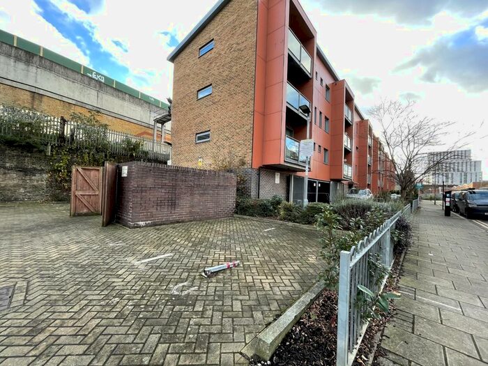 Garage / Parking To Rent In Ascalon Street, London, SW8