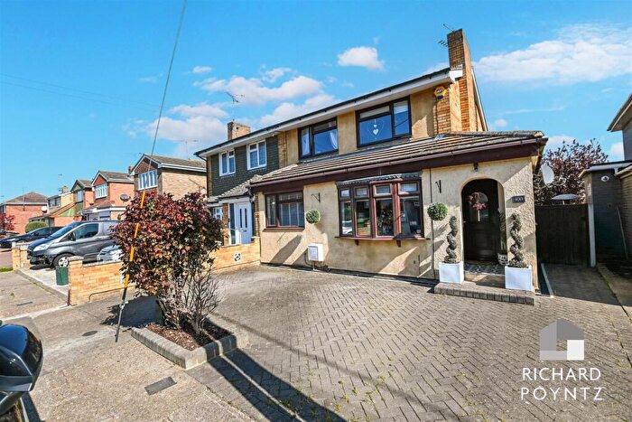 3 Bedroom Semi Detached House For Sale In Thisselt Road, Canvey Island, SS8