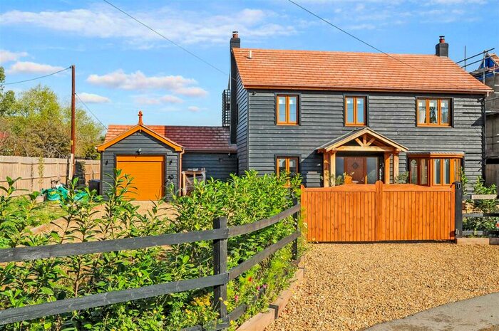 4 Bedroom Detached House For Sale In Stoney Hills, Burnham-On-Crouch, CM0