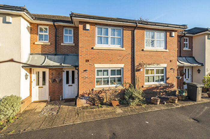 3 Bedroom Semi Detached House For Sale In Kings Gate, Addlestone, Surrey, KT15
