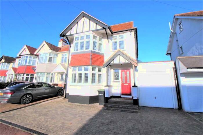 4 Bedroom Detached House To Rent In Olive Avenue, Leigh-on-sea, Essex, SS9