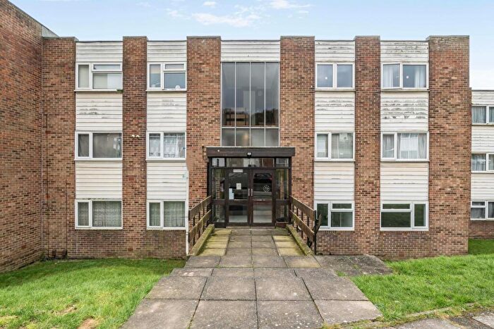 2 Bedroom Flat To Rent In Holywell Avenue, Folkestone, CT19