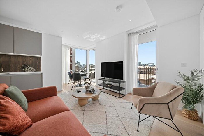 2 Bedroom Apartment For Sale In York Place, London, SW11