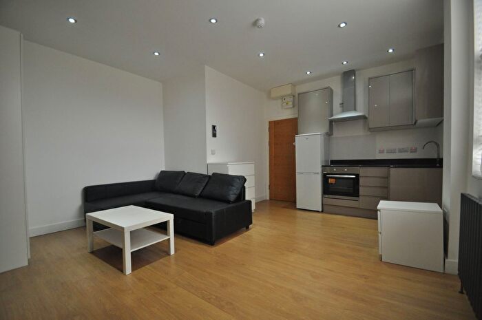 1 Bedroom Studio To Rent In Aston Road, Ealing, W5