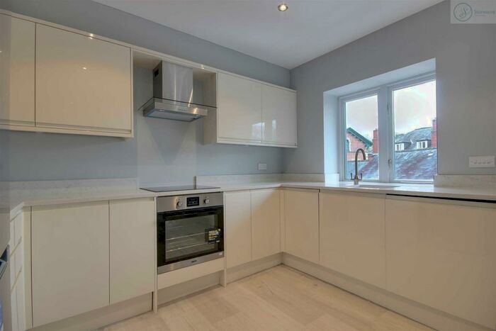 2 Bedroom Flat To Rent In Beech House, Woodhouse Cliff, Leeds, LS6