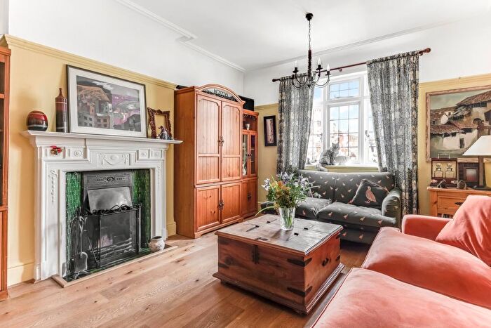 4 Bedroom Flat For Sale In Hornsey Lane Gardens, Highgate, London, N6