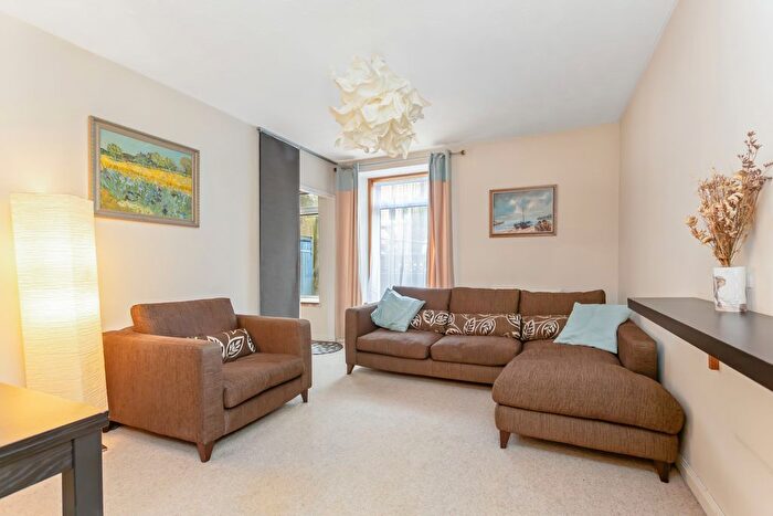 2 Bedroom Flat For Sale In / Parsons Green Terrace, Meadowbank, Edinburgh, EH8