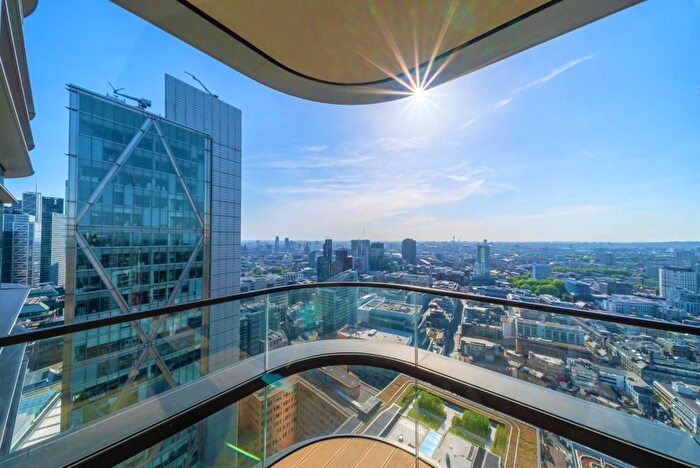 3 Bedroom Flat To Rent In White City, London, W12
