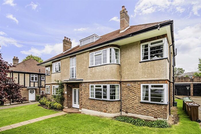 3 Bedroom Flat To Rent In Grove Avenue, Sutton, SM1