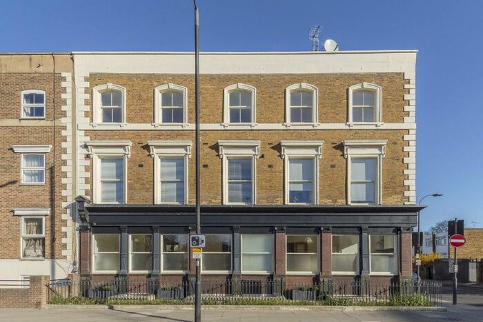 3 Bedroom Flat To Rent In Goldhawk Road, London, W12