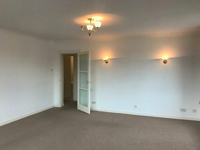 2 Bedroom Flat To Rent In Dyke Road -, P11