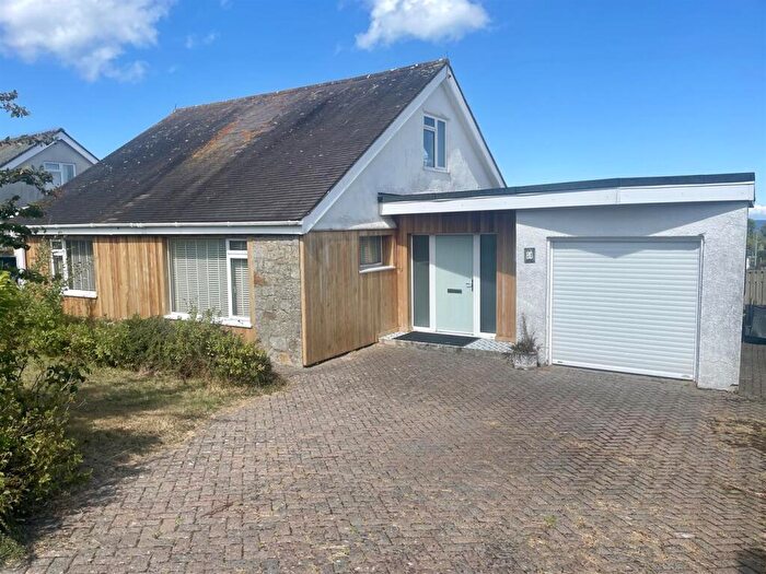 4 Bedroom Detached Bungalow For Sale In Bay View Road, Benllech, Tyn-Y-Gongl, LL74