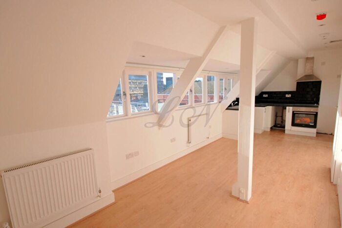 Flat To Rent In High Street, Maidenhead, SL6
