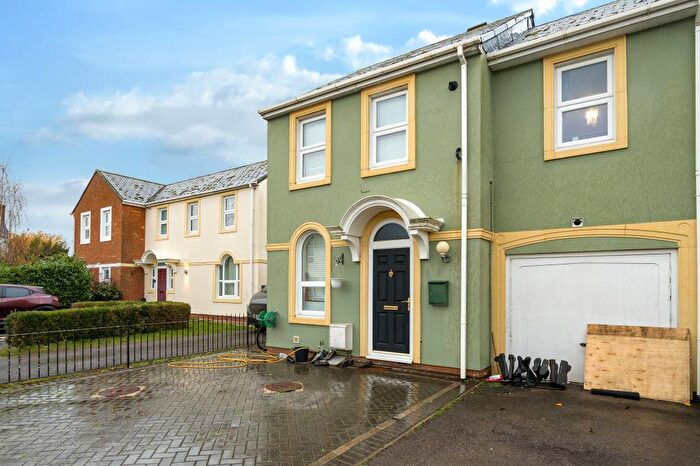 3 Bedroom End Of Terrace House For Sale In The Comfrey, Watermead, HP19