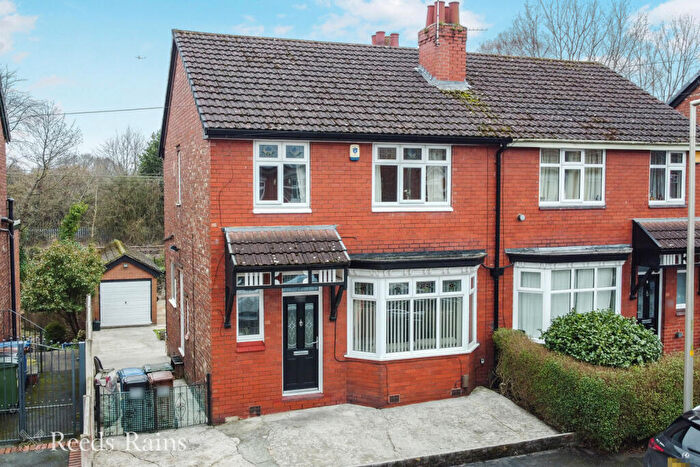 3 Bedroom Semi Detached House For Sale In Linden Grove, Woodsmoor, Stockport, Cheshire, SK2