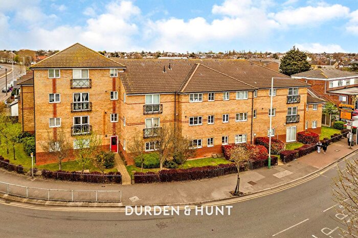 2 Bedroom Flat For Sale In South Street, Romford, RM1