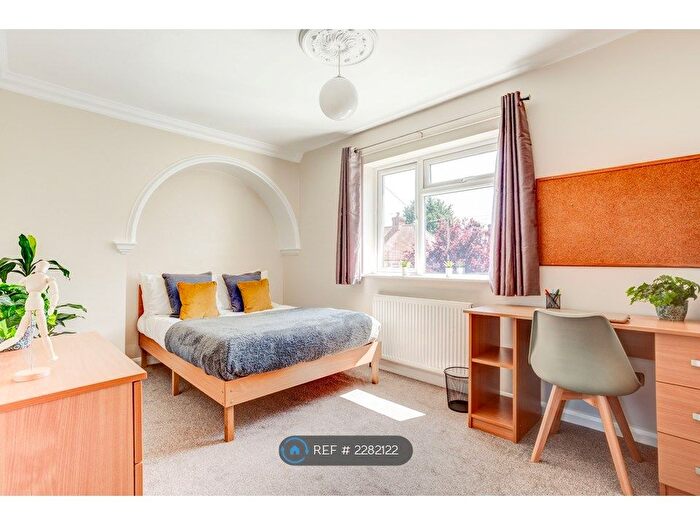 5 Bedroom Semi-Detached House To Rent In Durham Close, Guildford, GU2