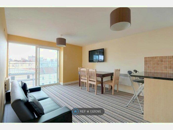 2 Bedroom Flat To Rent In The Azure, Bristol, BS6