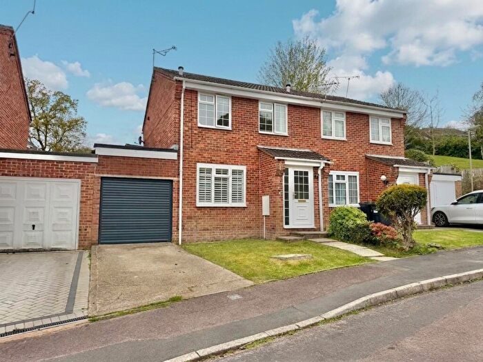 3 Bedroom Semi-Detached House For Sale In Whittington Close, Hythe, SO45